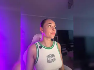 Bongacams Watch Live Sex Cams of QWEENII