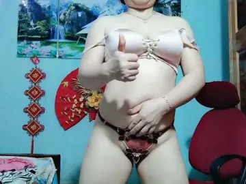 Bongacams Nude Webcam of Linhanhsex2k