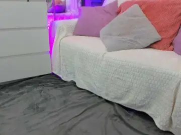 Bongacams Nude Webcam of Reina-Cummings