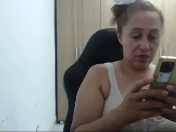 Bongacams Live Porn of RoxanaMilf