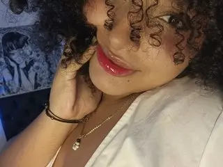 chloe-kisses
