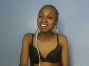 Bongacams Watch Live Sex Cams of Curvypetite