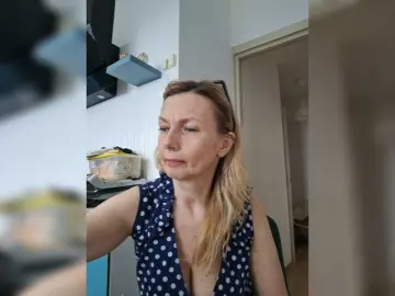 Bongacams Sex Cam of ShiningMILF
