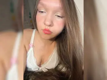 Bongacams Nude Webcam of Cute-Lolly