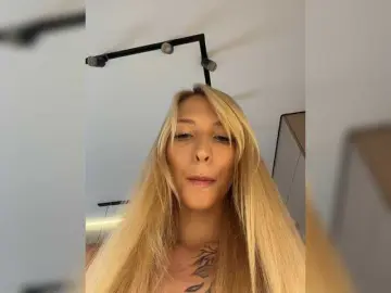 Bongacams Free Porn Cam of EwaBrown