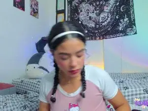 Cam4 Live Porn of milita_houston