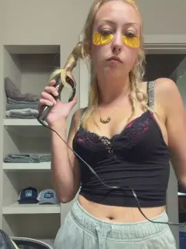 Cam4 Live Sex of raelynnbby