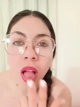 Cam4 Nude Webcam of Mia_essence24