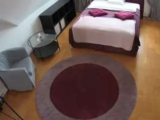 Camsoda Nude Webcam of voyeurcam-julmodels-whitebed-1