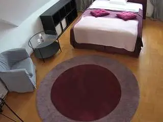 Camsoda Adult Webcams of voyeurcam-julmodels-whitebed-1