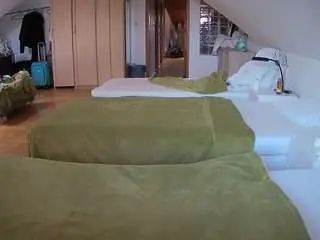 Camsoda Nude Webcam of voyeurcam-julmodels-bed-3