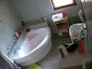 Camsoda Adult Video Chat of voyeurcam-julmodels-bath-1st-2