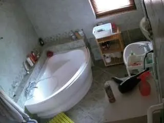 Camsoda Free Porn Cam of voyeurcam-julmodels-bath-1st-2