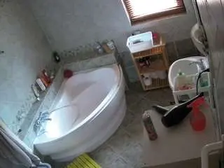 Camsoda Live Sex of voyeurcam-julmodels-bath-1st-2