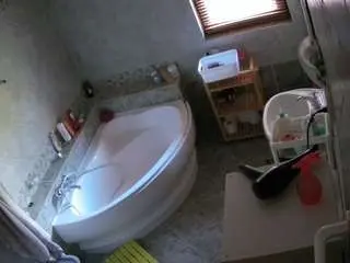 Camsoda Sex Cam of voyeurcam-julmodels-bath-1st-2