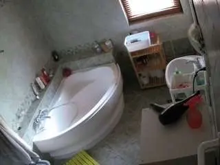 Camsoda Private Sex Chat of voyeurcam-julmodels-bath-1st-2