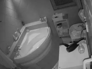 Camsoda Adult Video Chat of voyeurcam-julmodels-bath-1st-2