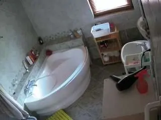 Camsoda Adult Video Chat of voyeurcam-julmodels-bath-1st-2