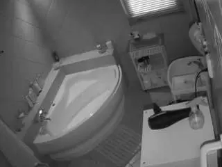 Camsoda Live Sex Cam of voyeurcam-julmodels-bath-1st-2