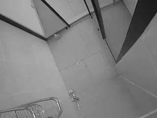 Camsoda Private Sex Chat of voyeurcam-jb-shower-2