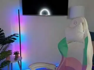Camsoda Nude Webcam of kira-moonnn
