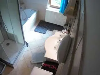 Camsoda Adult Webcam of voyeurcam-julmodels-bath-2nd-2
