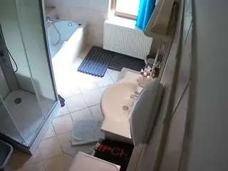 Camsoda Live Sex Cam of voyeurcam-julmodels-bath-2nd-2