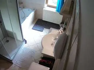 Camsoda Live Sex Cam of voyeurcam-julmodels-bath-2nd-2