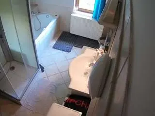 Camsoda Live Sex Cam of voyeurcam-julmodels-bath-2nd-2