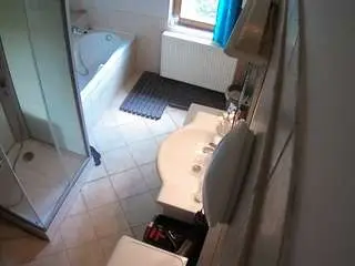 Camsoda Adult Webcam of voyeurcam-julmodels-bath-2nd-2
