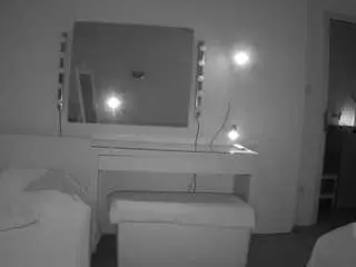 Camsoda Adult Webcams of voyeurcam-julmodels-living-6