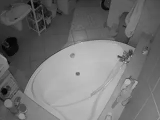 Camsoda Adult Video Chat of voyeurcam-julmodels-bath-1st-1