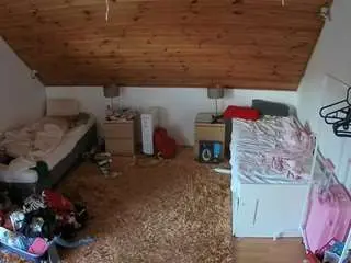 Camsoda Live Sex Cam of voyeurcam-julmodels-whitebed-3