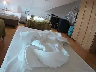 Camsoda Nude Webcam of voyeurcam-julmodels-bed-1