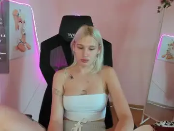 Chaturbate Live Sex Cam of evelinalu