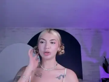 Chaturbate Free Porn Cam of niaholland