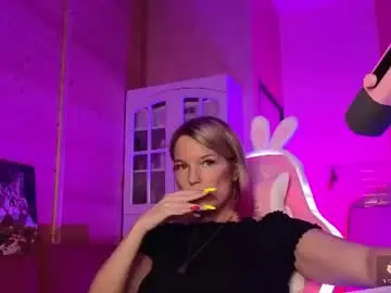 Chaturbate Live Sex Cam of findom_lady_shine