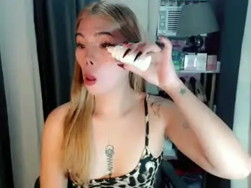 Chaturbate Live Sex Cam of andrea06121998