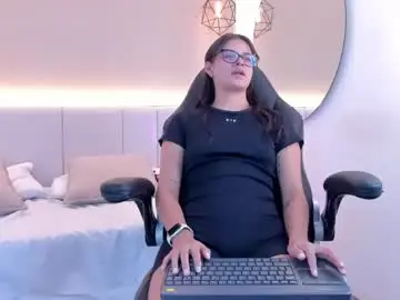 Chaturbate Live Sex Cam of arilw2