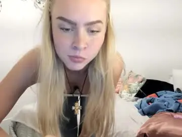 Chaturbate Live Sex Cam of ariah_is_blonde