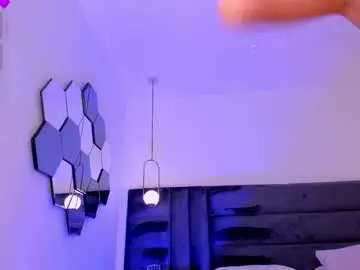 Chaturbate Live Sex of kyomivelvet
