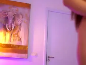 Chaturbate Live Sex Cam of aishabee