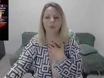 Chaturbate Nude Webcam of mojjo_erika