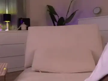 Chaturbate Live Sex Cam of tinydoll_xo