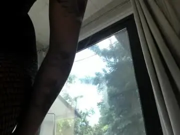 Chaturbate Live Sex Cam of sylvereyesz