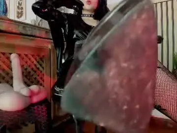 Chaturbate Live Sex Cam of madame_ibby