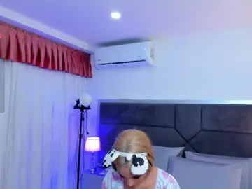Chaturbate Free Porn Cam of mia_poppy