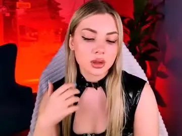 Chaturbate Live Sex Cam of hyileyclark
