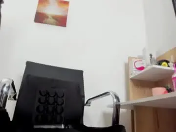 Chaturbate Free Porn Cam of nia__white