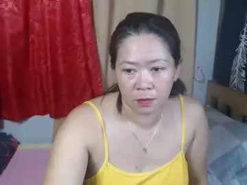 Chaturbate Live Sex Cam of urpinay_singlemother